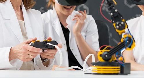 Innovative Education Through Virtual Machines