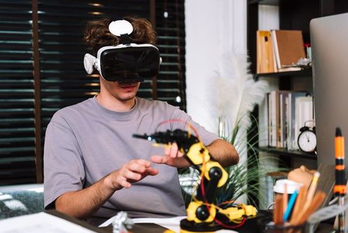 Why Universities Should Invest in VR for STEM Education