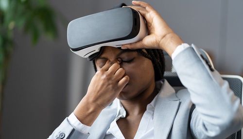 Cybersickness in Virtual Learning: Enhancing VR Design for Student Well-being