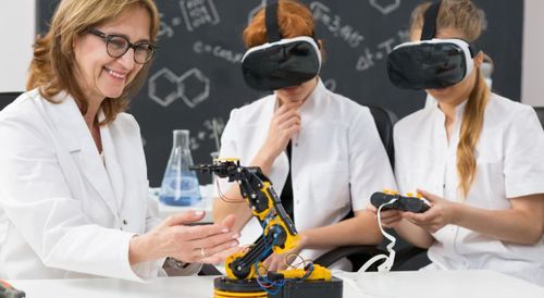 Using Virtual Reality for Experiential Learning in College